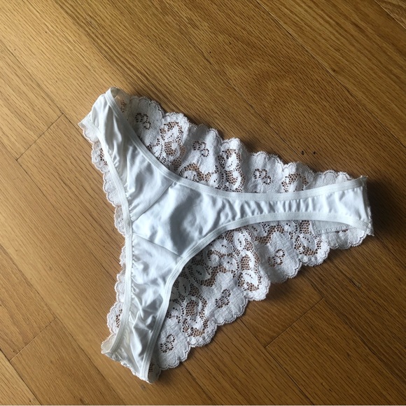 Lace thong - Picture 2 of 2